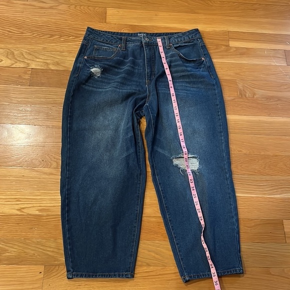 Time and Tru dristress high rise jeans size 16 . - Picture 6 of 8